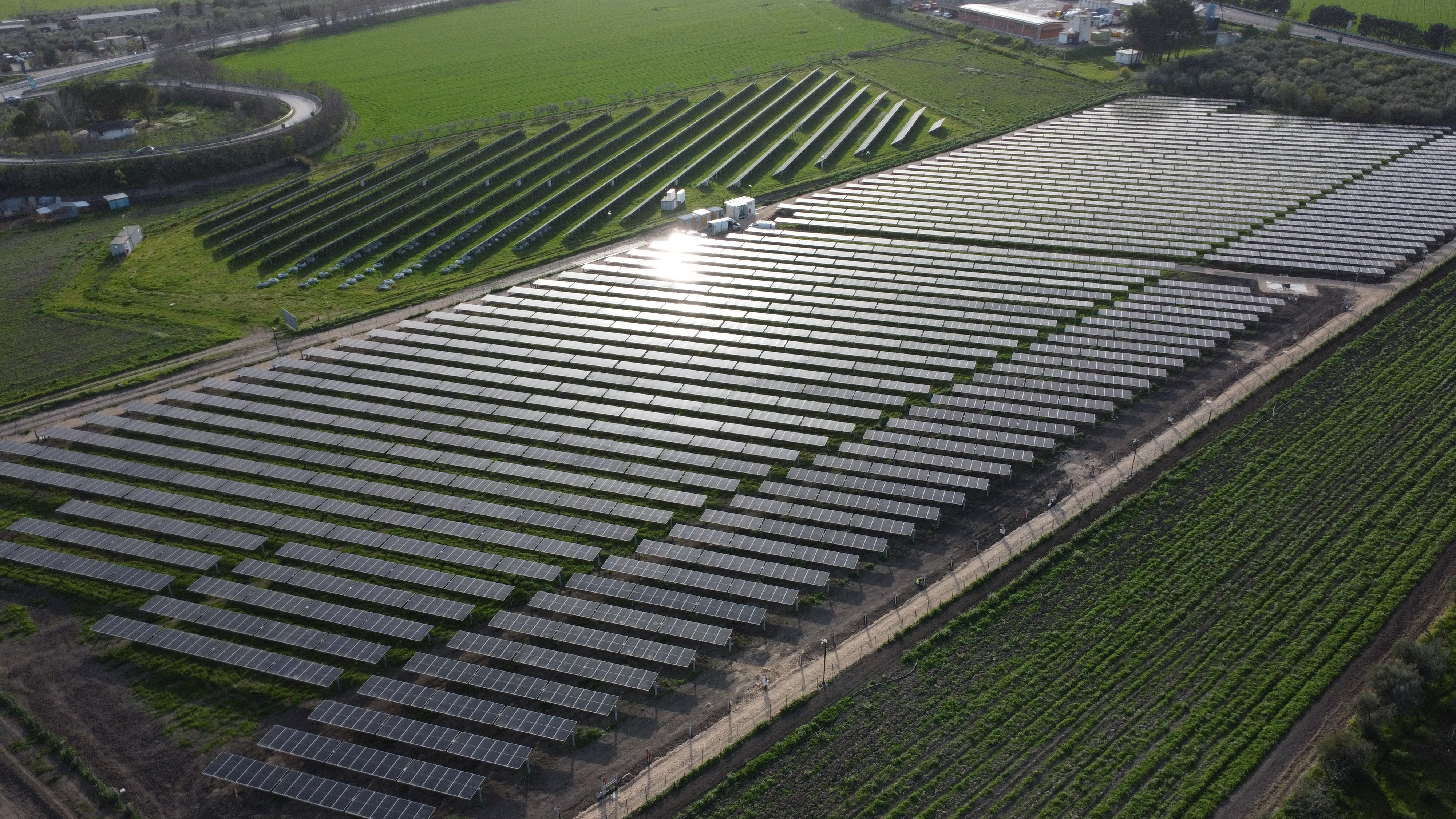 04 Impianto fotovoltaico inseguimento EST-OVEST 3.000 kW